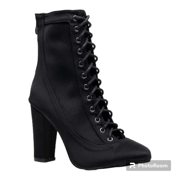 BURJU Shoes - NWT BURJU Savashjay Closed Toe Lace Up Ankle Boots | Black | Size 5.5